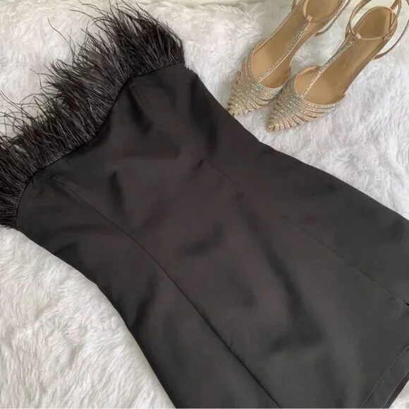 ASTR BLACK FEATHER‎ MINI DRESS - Picture 4 of 13